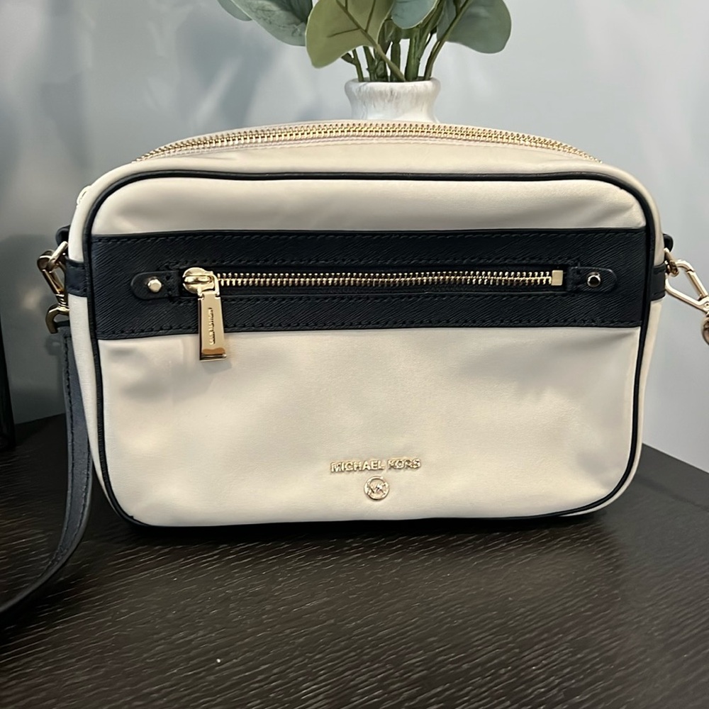 Pre-owned mint condition Michael Kors cream/beige and black crossbody bag.